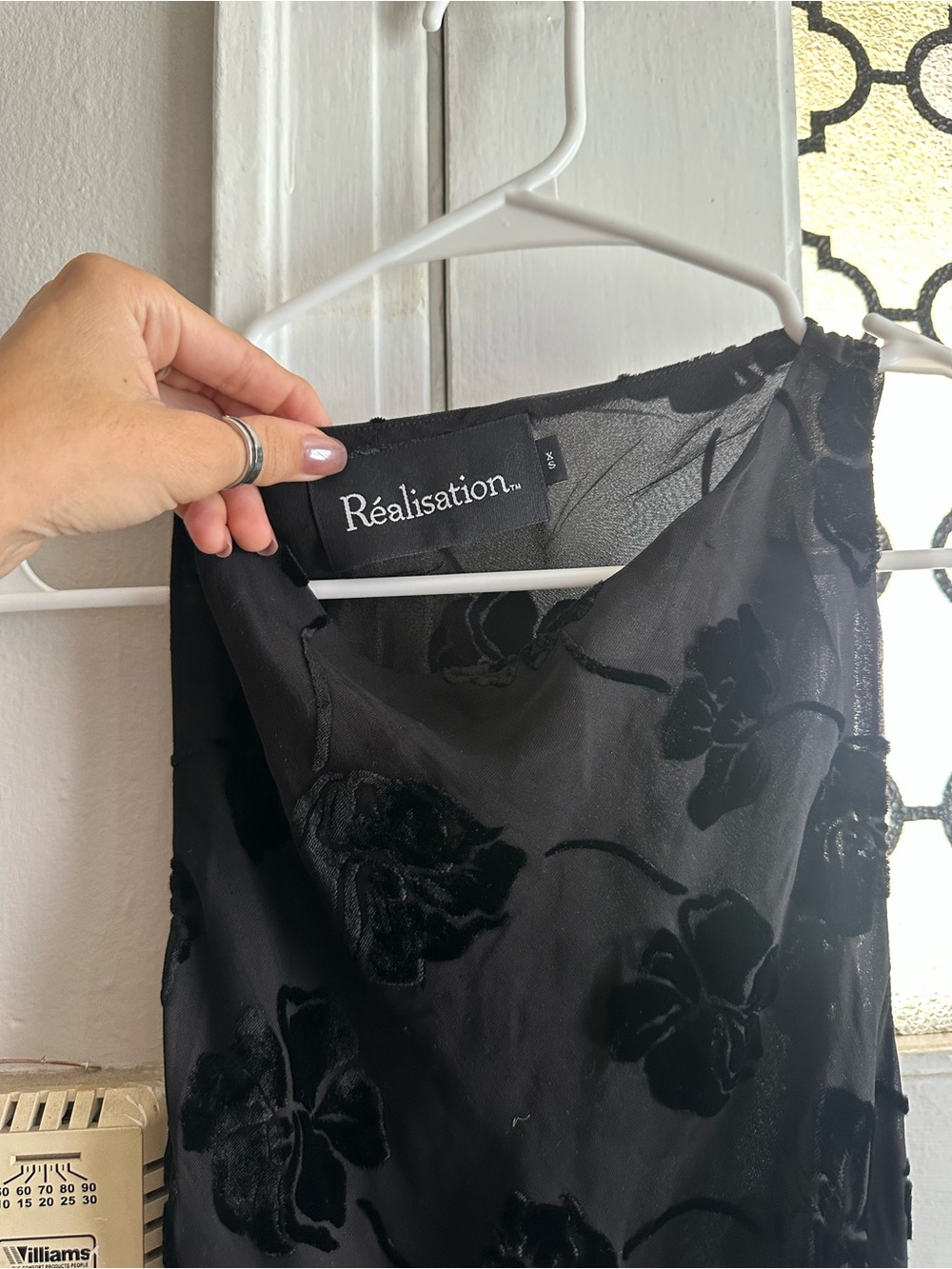 Réalisation Par The Carla Floral Midi Dress in Black - Picture 7 of 7